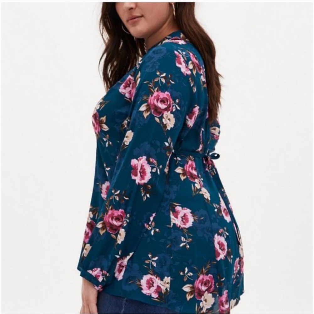 Torrid fit and flair long sleeve top - Picture 3 of 11